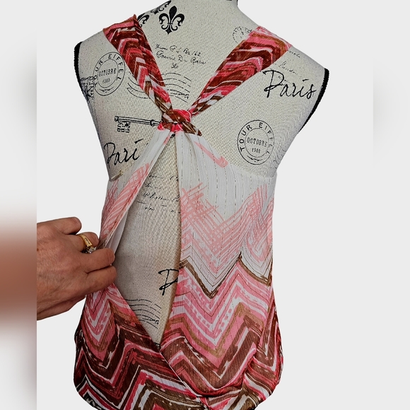 Guess Chevron Coral Sleeveless Top Size Medium - Picture 7 of 14